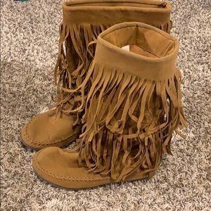 Size 8 Brown frilly Boots